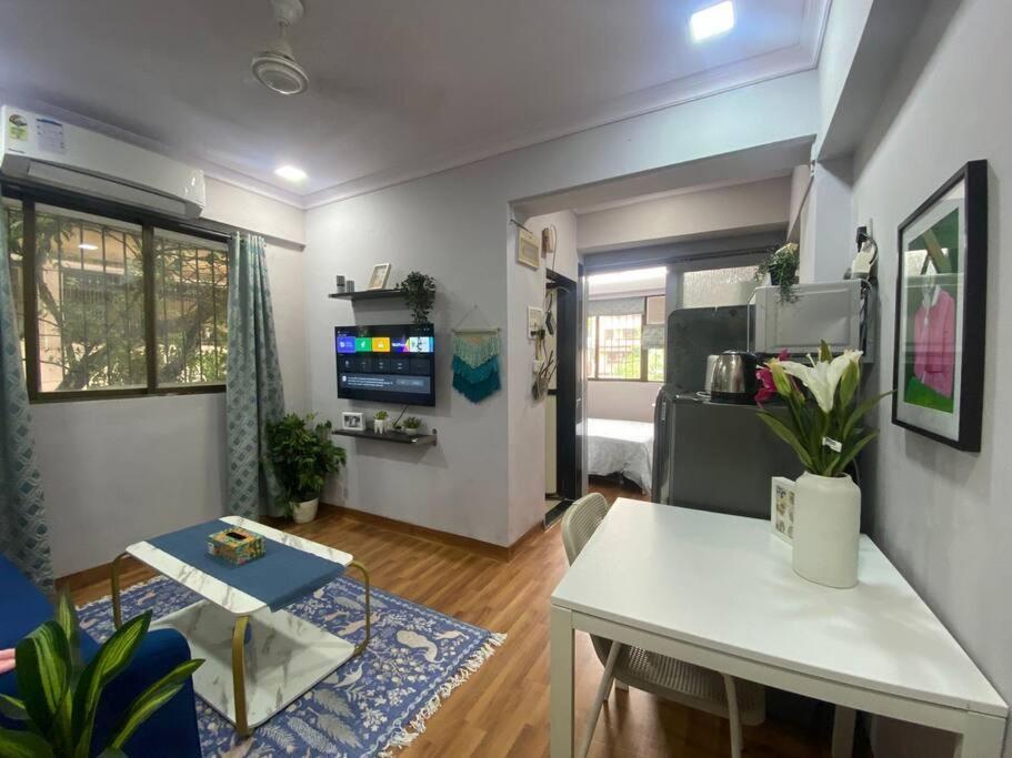 Newton 103 Bright 1bhk In Bandra Near Lilavati Apartment *