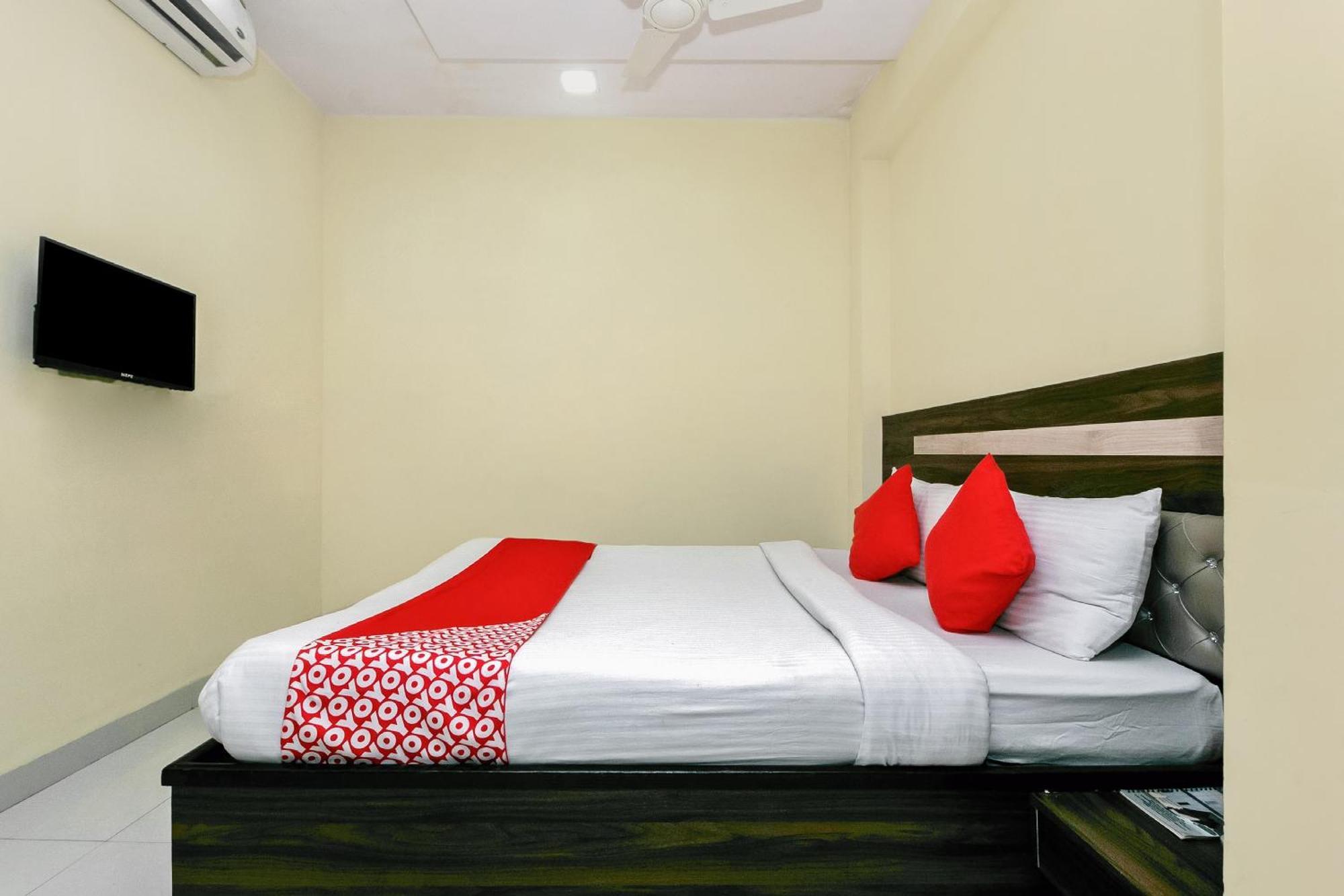 Oyo 23656 Parimeet 3* Mumbai