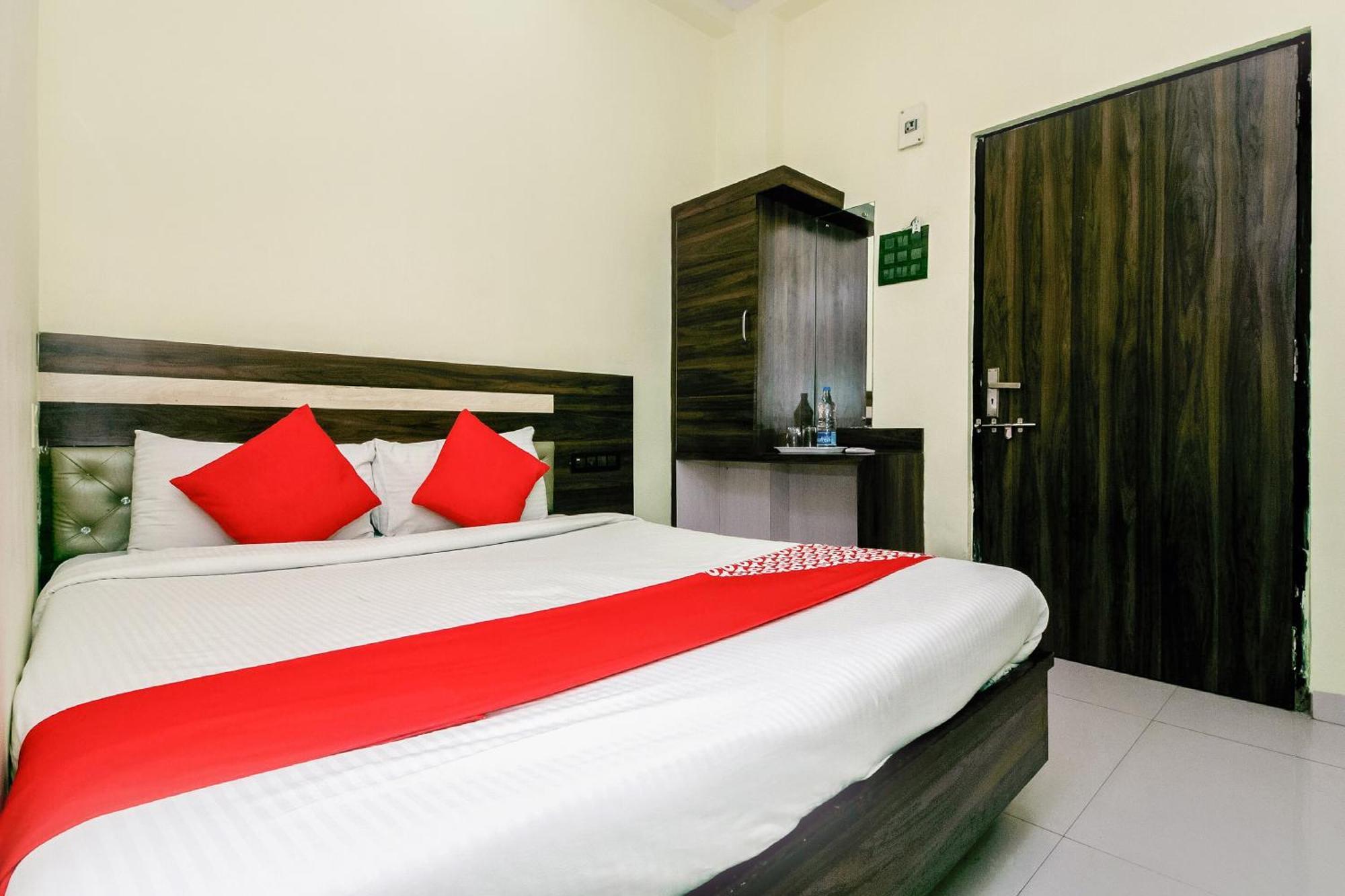 Oyo 23656 Parimeet Hotel 3*