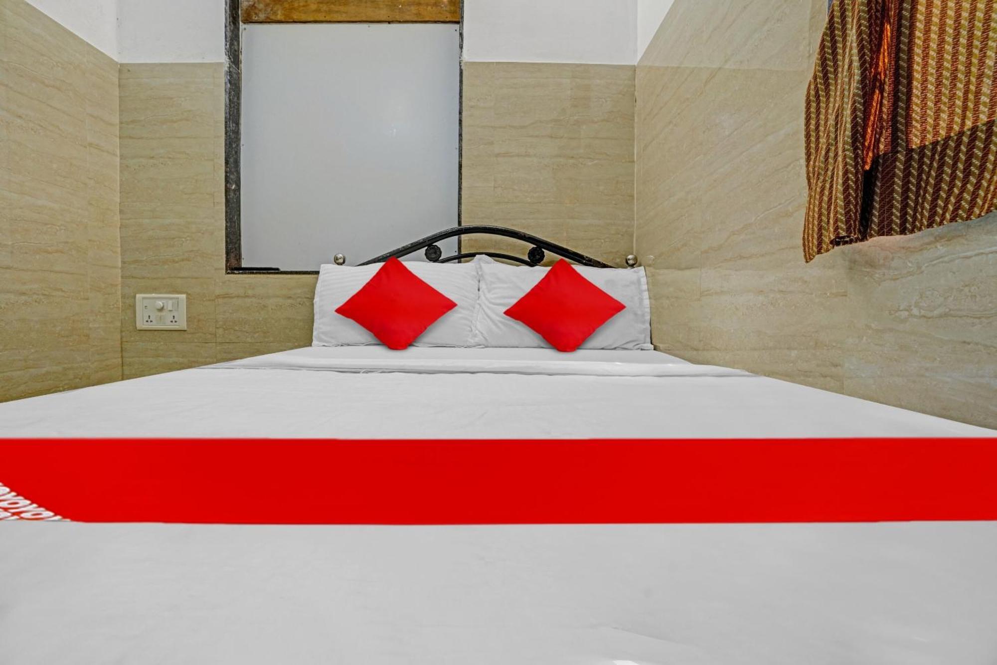 Oyo Flagship Raj Near Juhu Hotel Mumbai