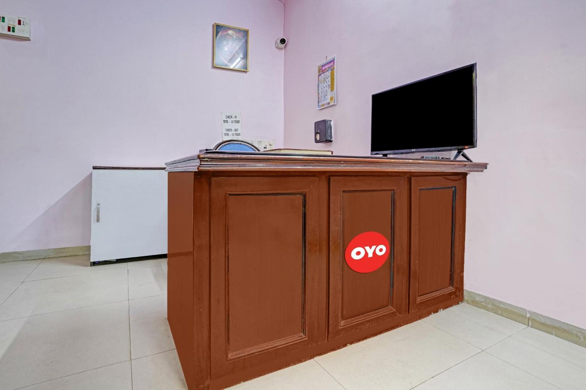Hotel Oyo Flagship Raj Near Juhu 3*
