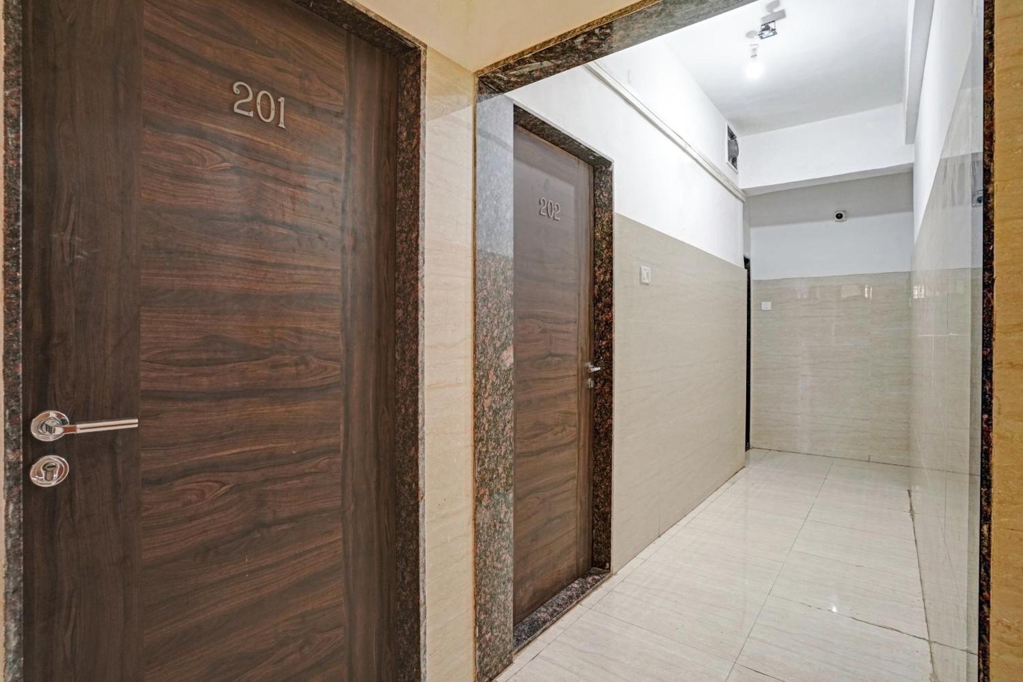 Hotel Oyo Flagship Raj Near Juhu 3*