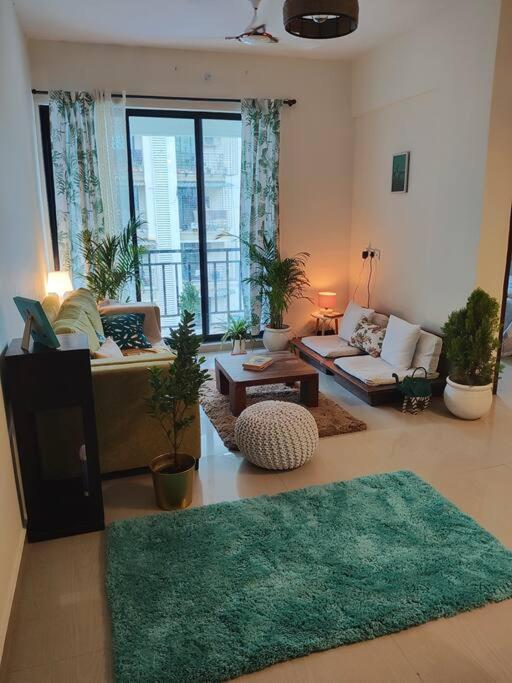 Slow Living At Bohemian Blue Door Near Atal Setu