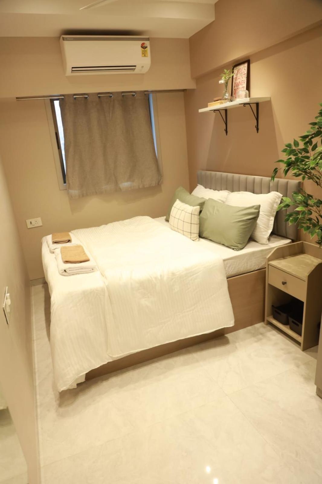 Downtown 3bhk Appt ,mumbai Mahalaxmi *