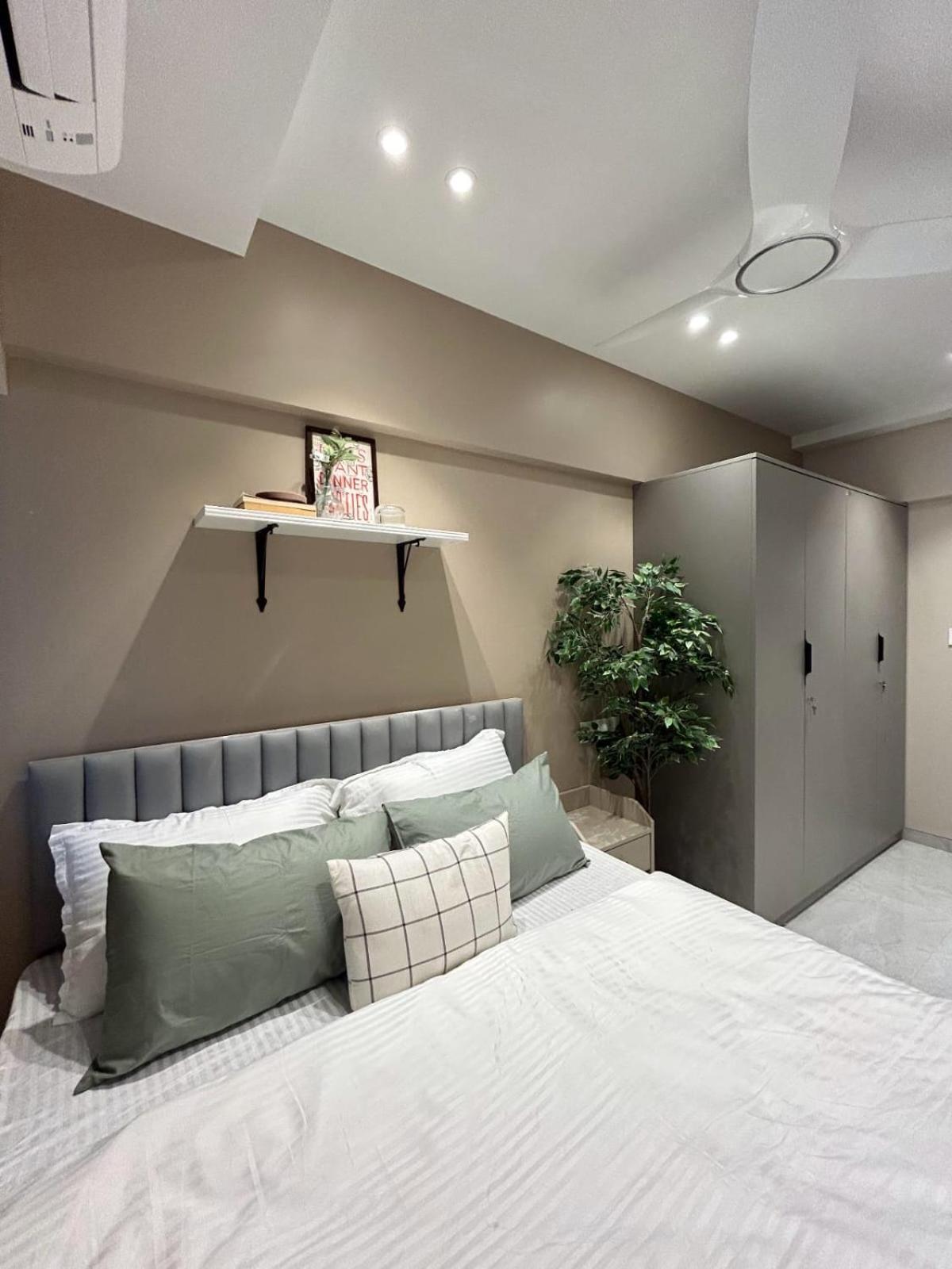 Downtown 3bhk Appt ,mumbai Mahalaxmi Apartment *