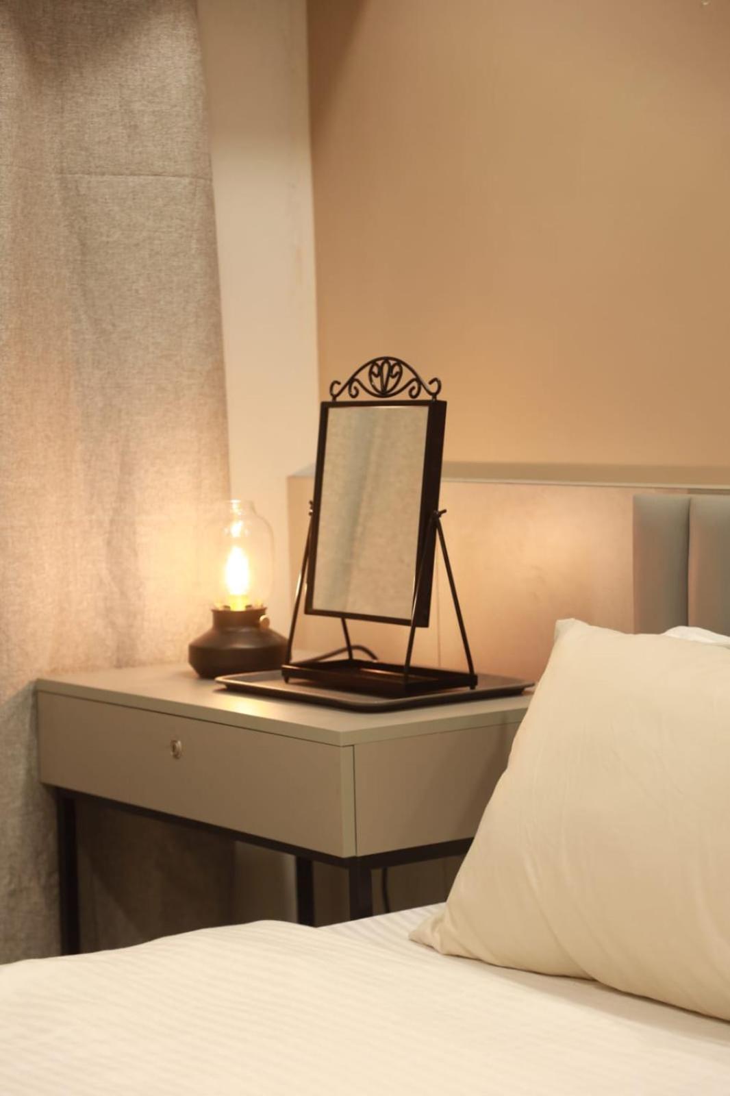 Downtown 3bhk Appt ,mumbai Mahalaxmi Apartment
