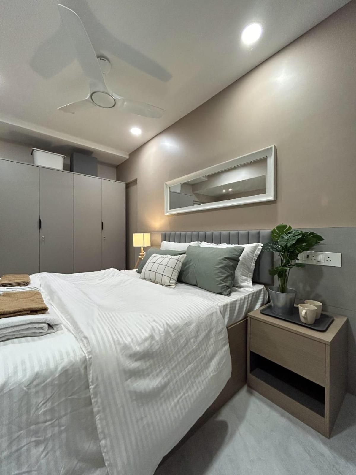 Downtown 3bhk Appt ,mumbai Mahalaxmi *