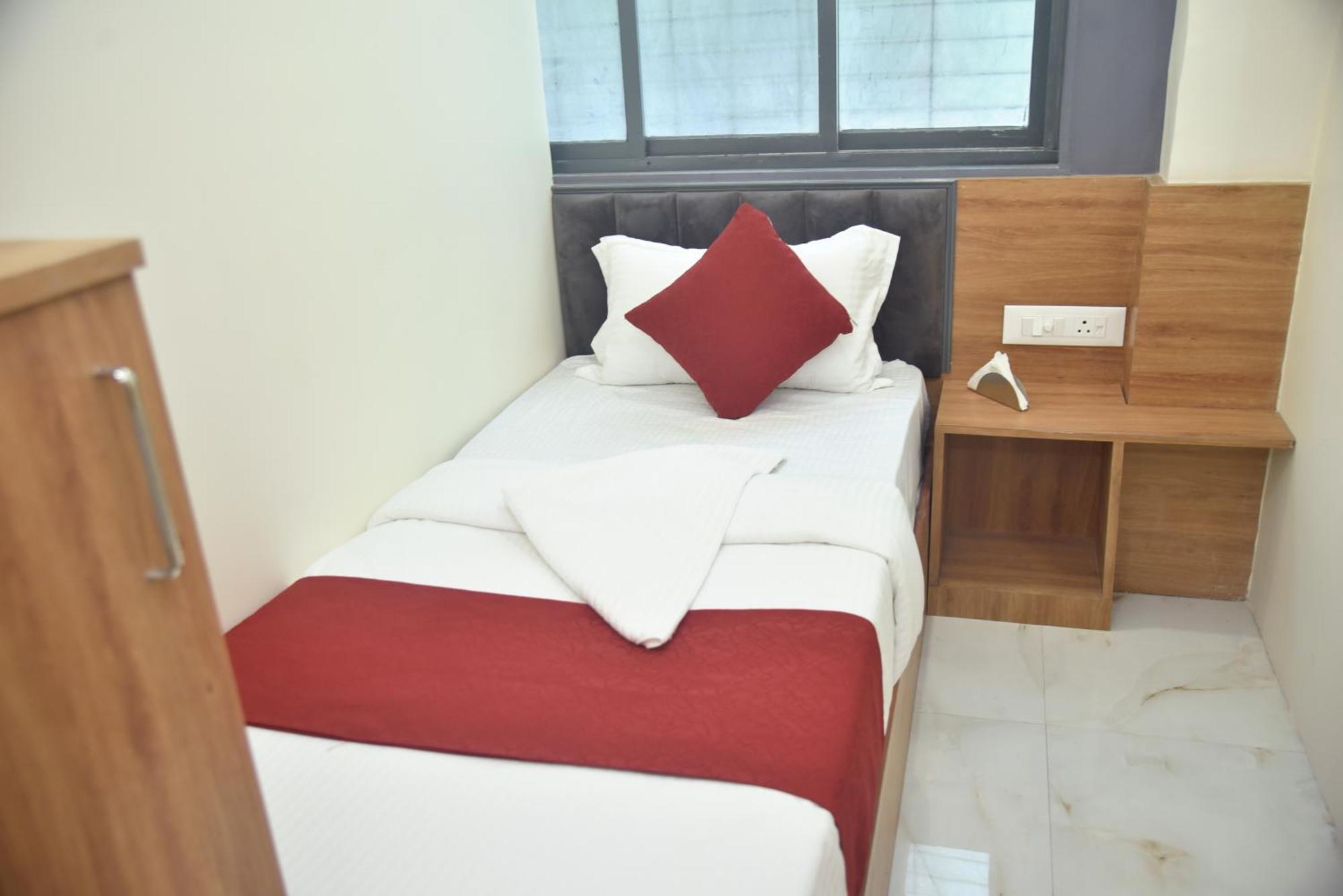 Apartment Vogue Near Nesco Exhibition Centre Mumbai
