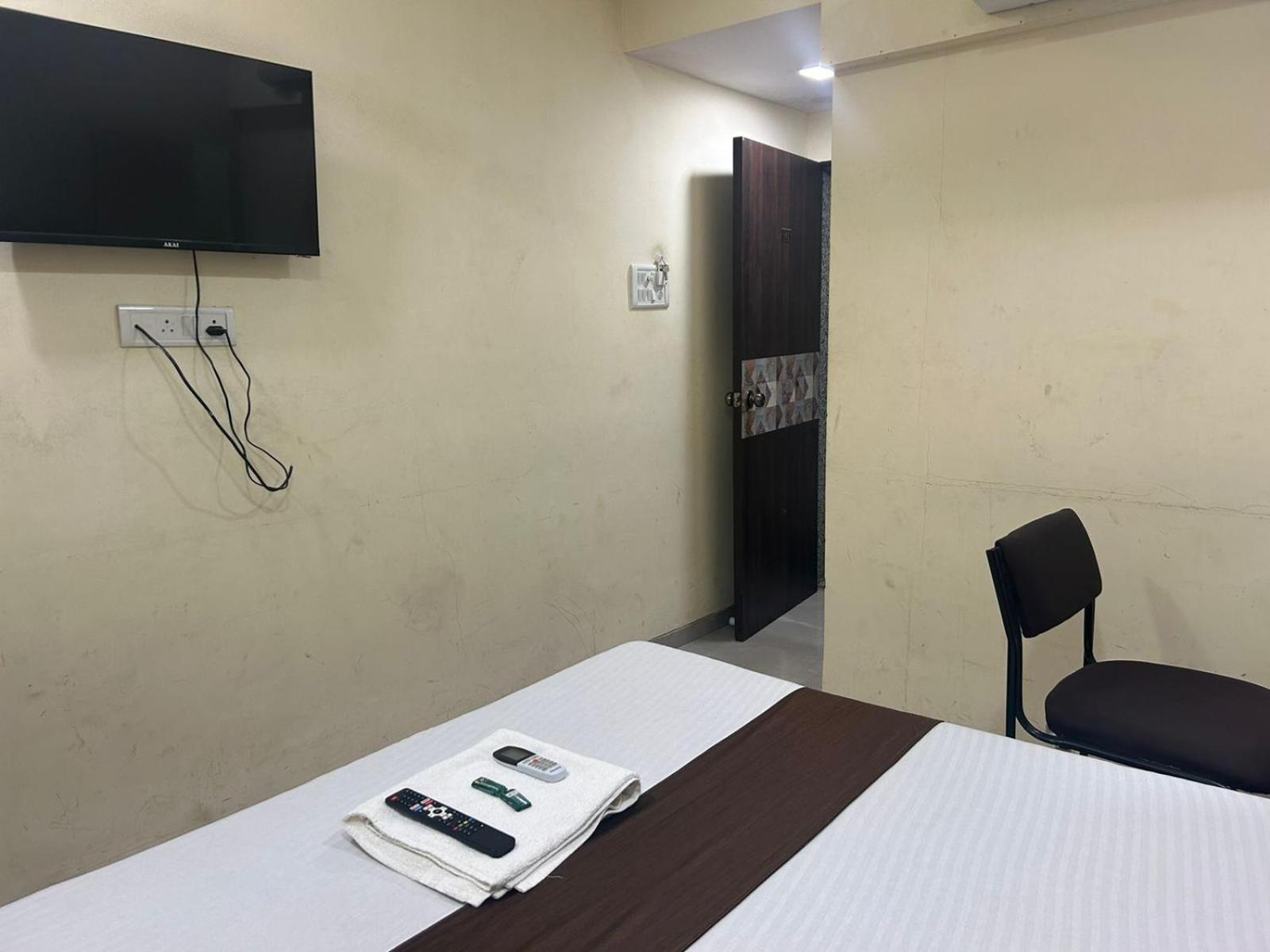 Vaithi Residency - Andheri West Hotel *