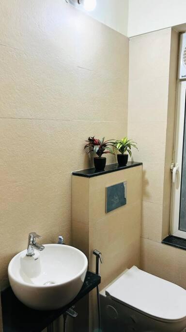 Cozy 1bhk Near Nesco, J Pmorgan Apartment Mumbai