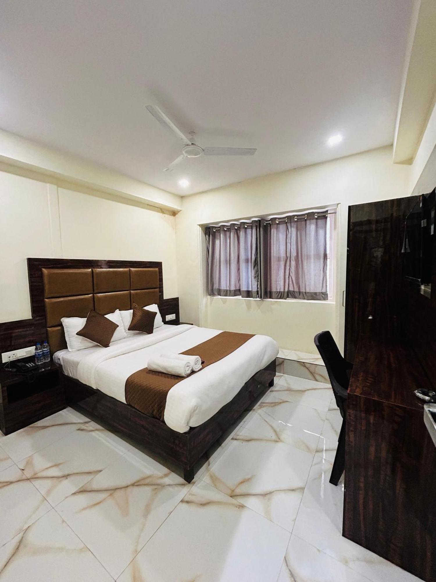 Hotel Rinza Residency Bombaim