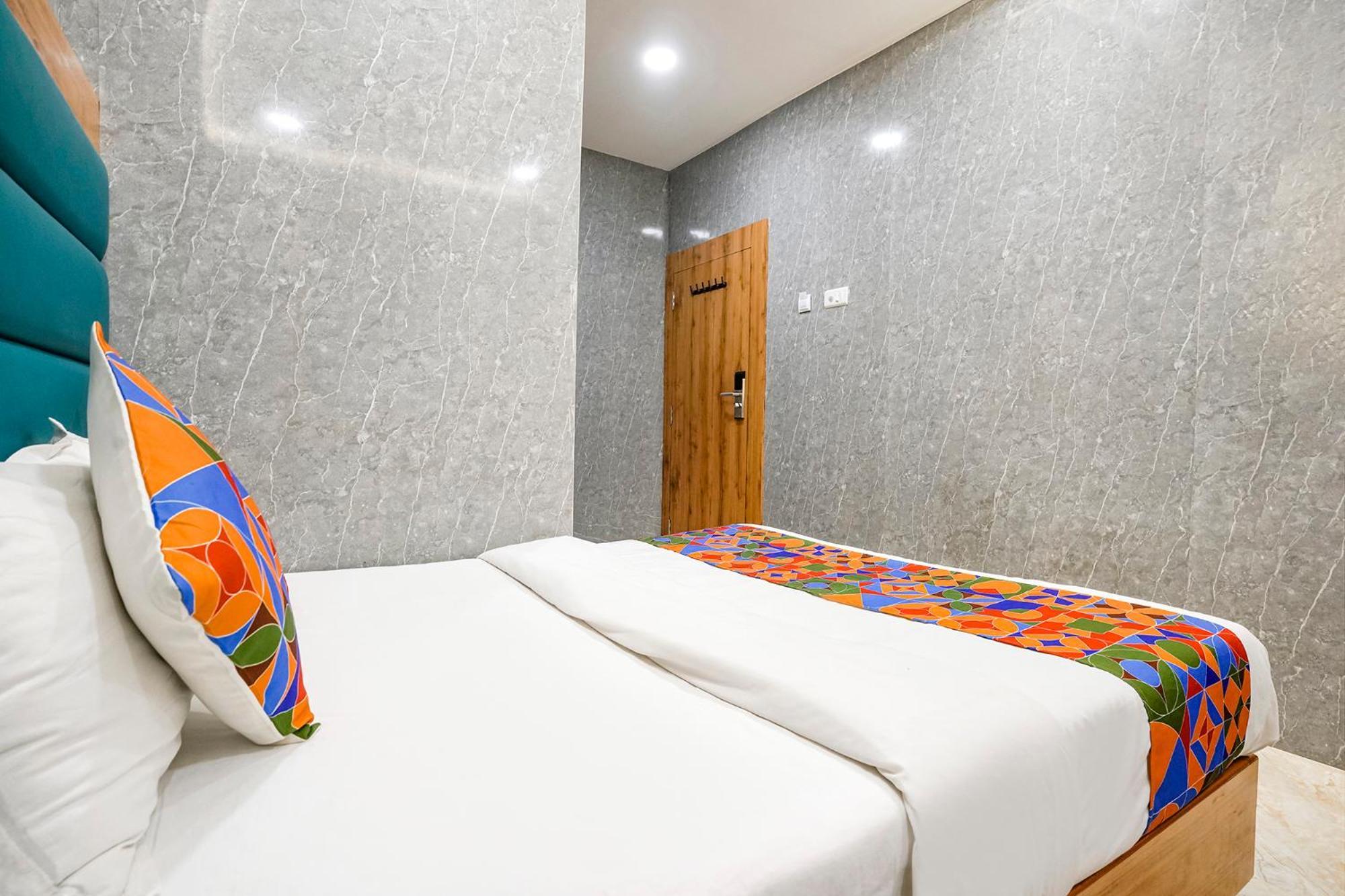 Fabhotel National Guest house *