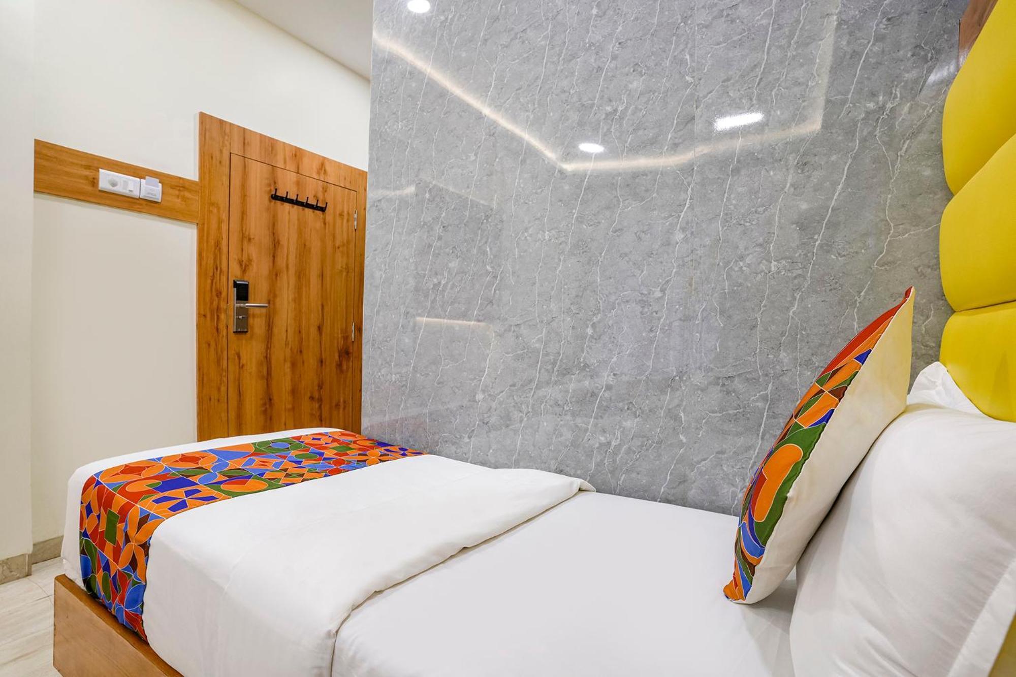 Fabhotel National Guest house Mumbai