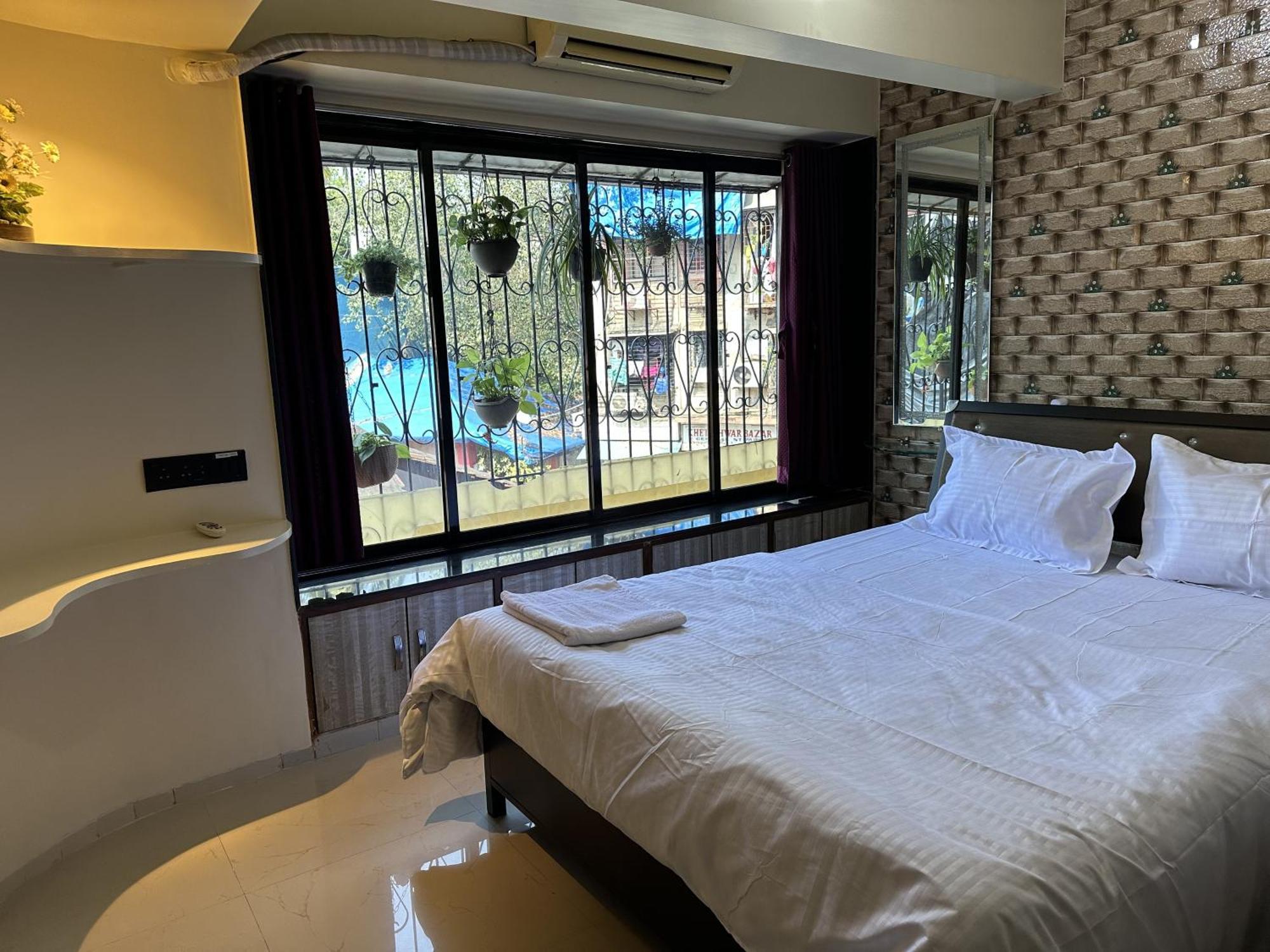 Citadel 1 Bhk Bandra Apartment *