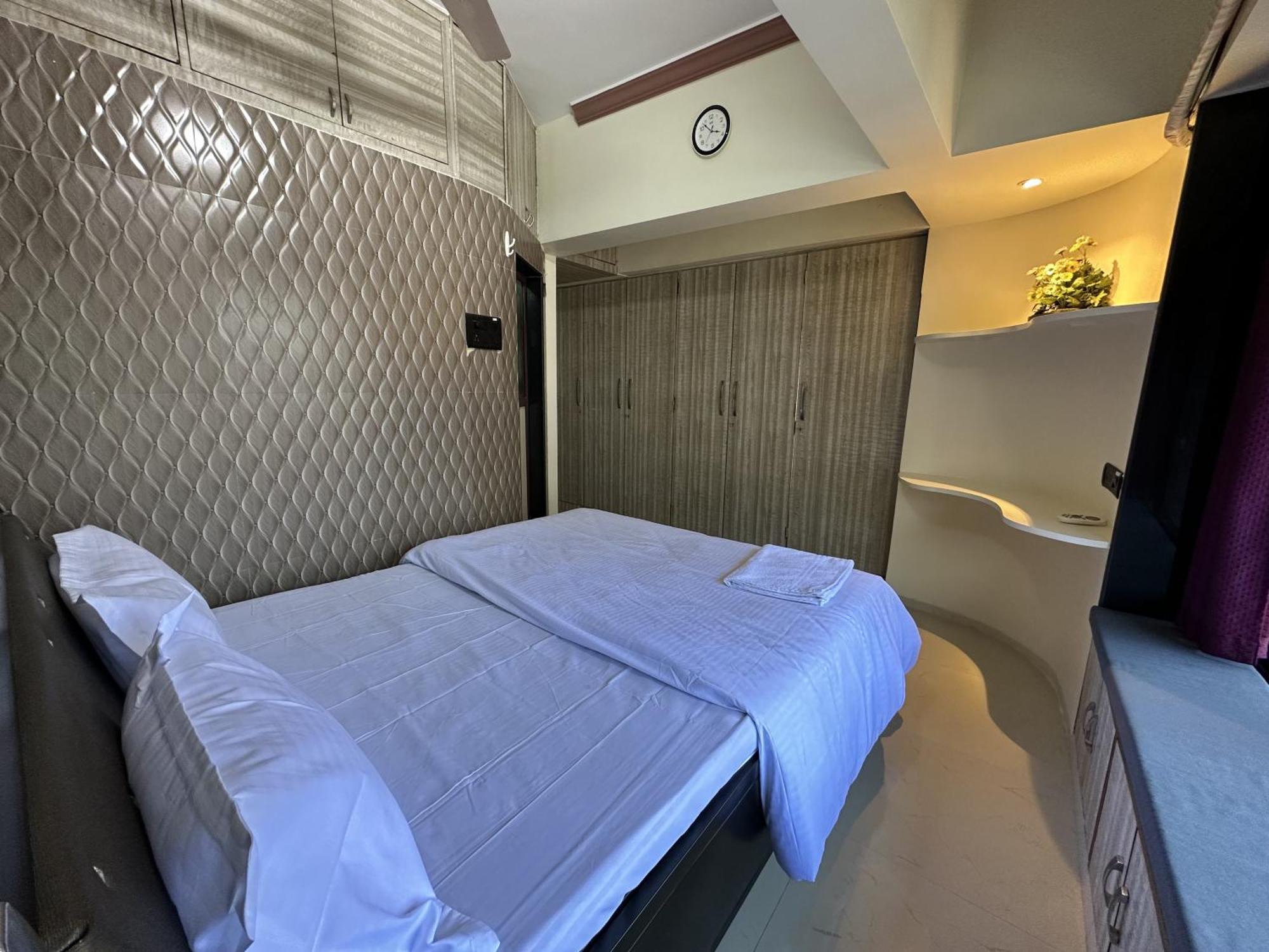 Citadel 1 Bhk Bandra *