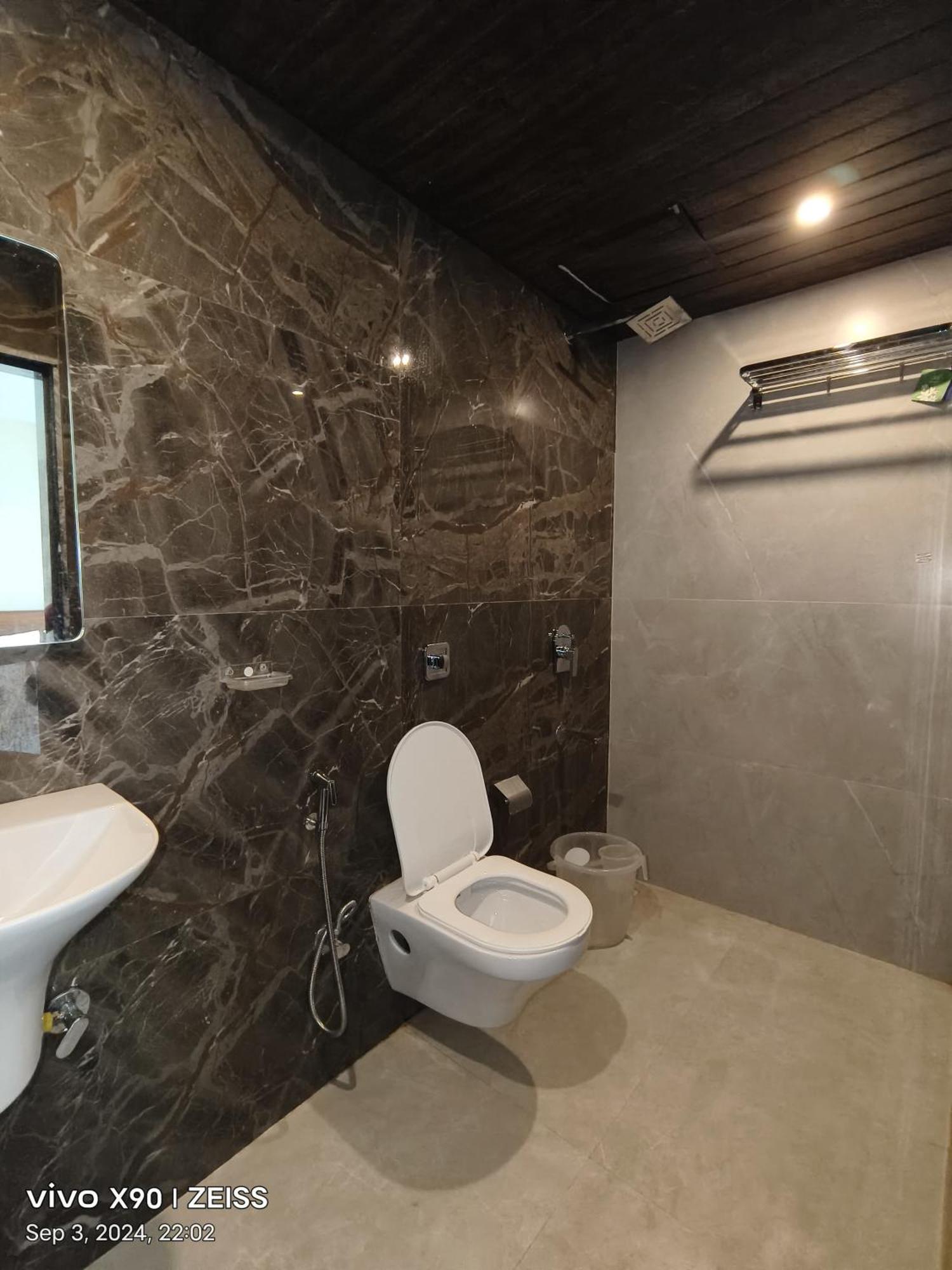 Victoria Palace - South 3*