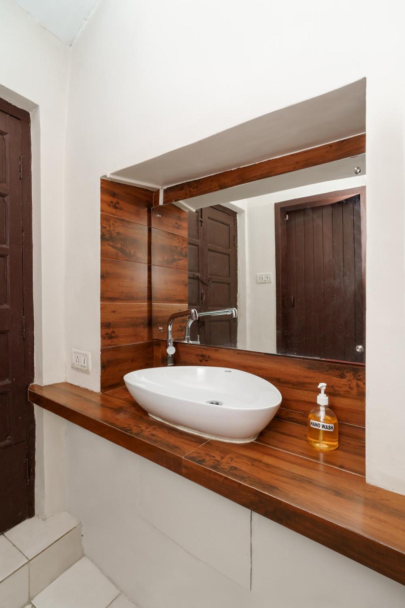 Zoe 1bhk Bandra W By The Company Apartment *