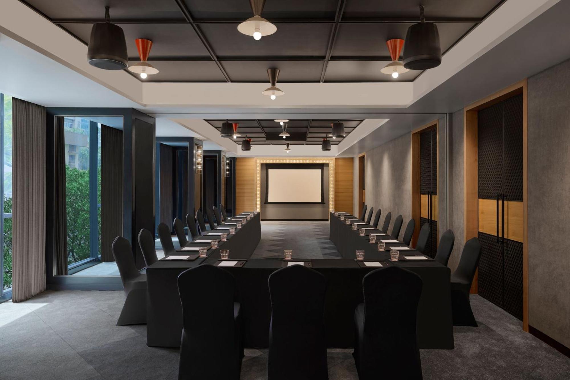 Hotel Moxy Andheri West Mumbai