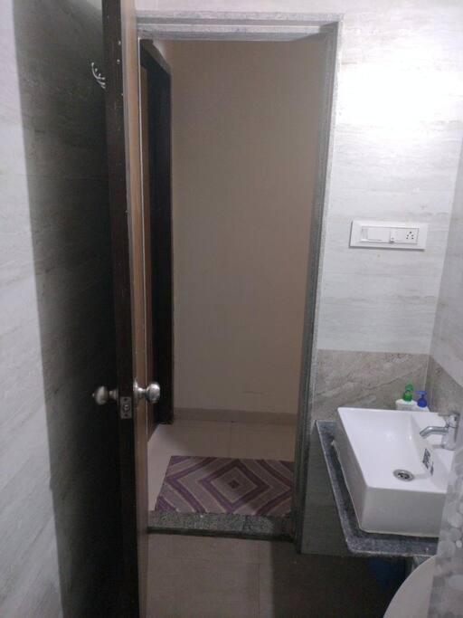 Spacious 1bhk Mindspace Malad W Apartment *