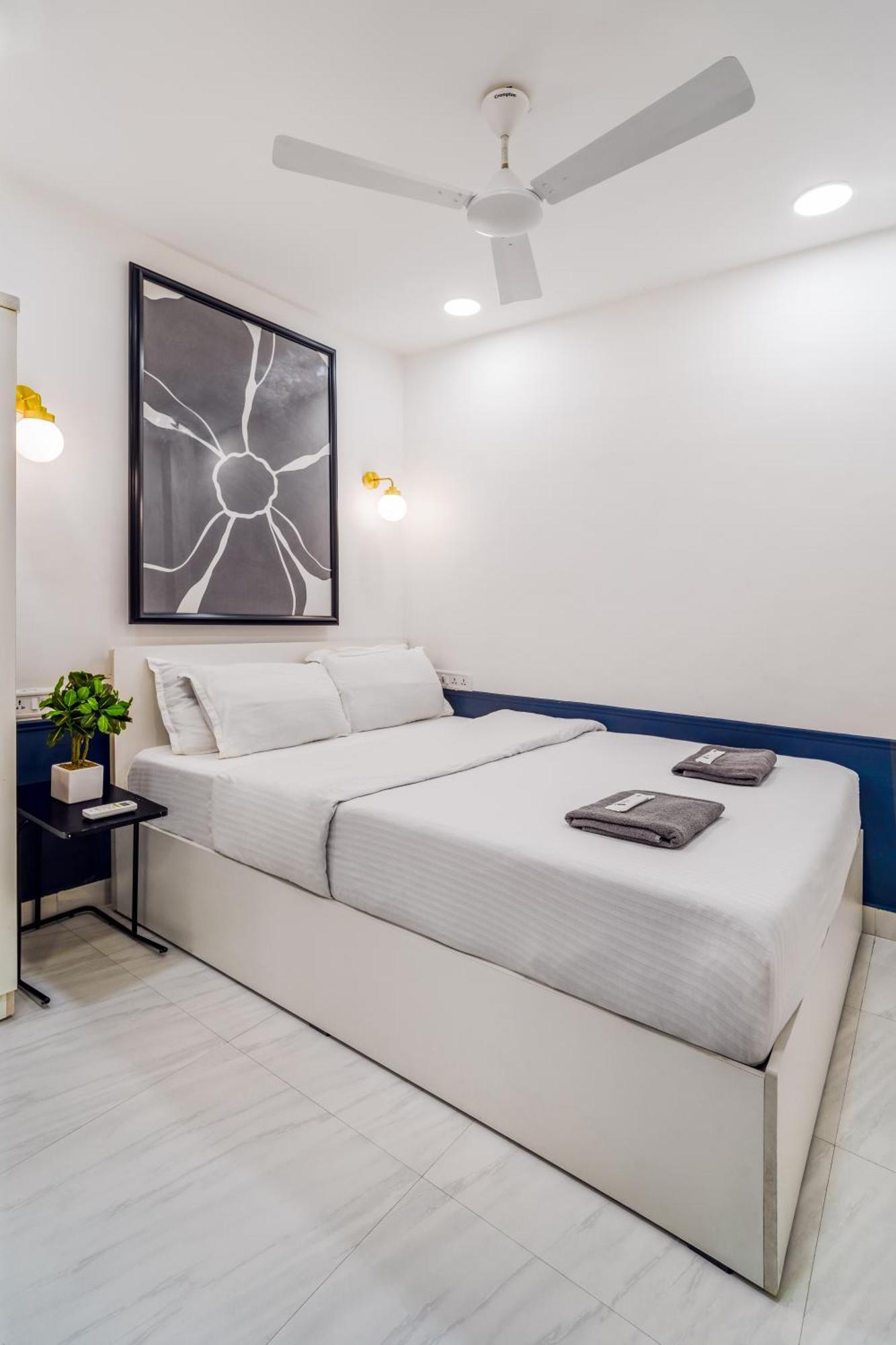 Calisto 2bhk Khar W By The Company Apartment