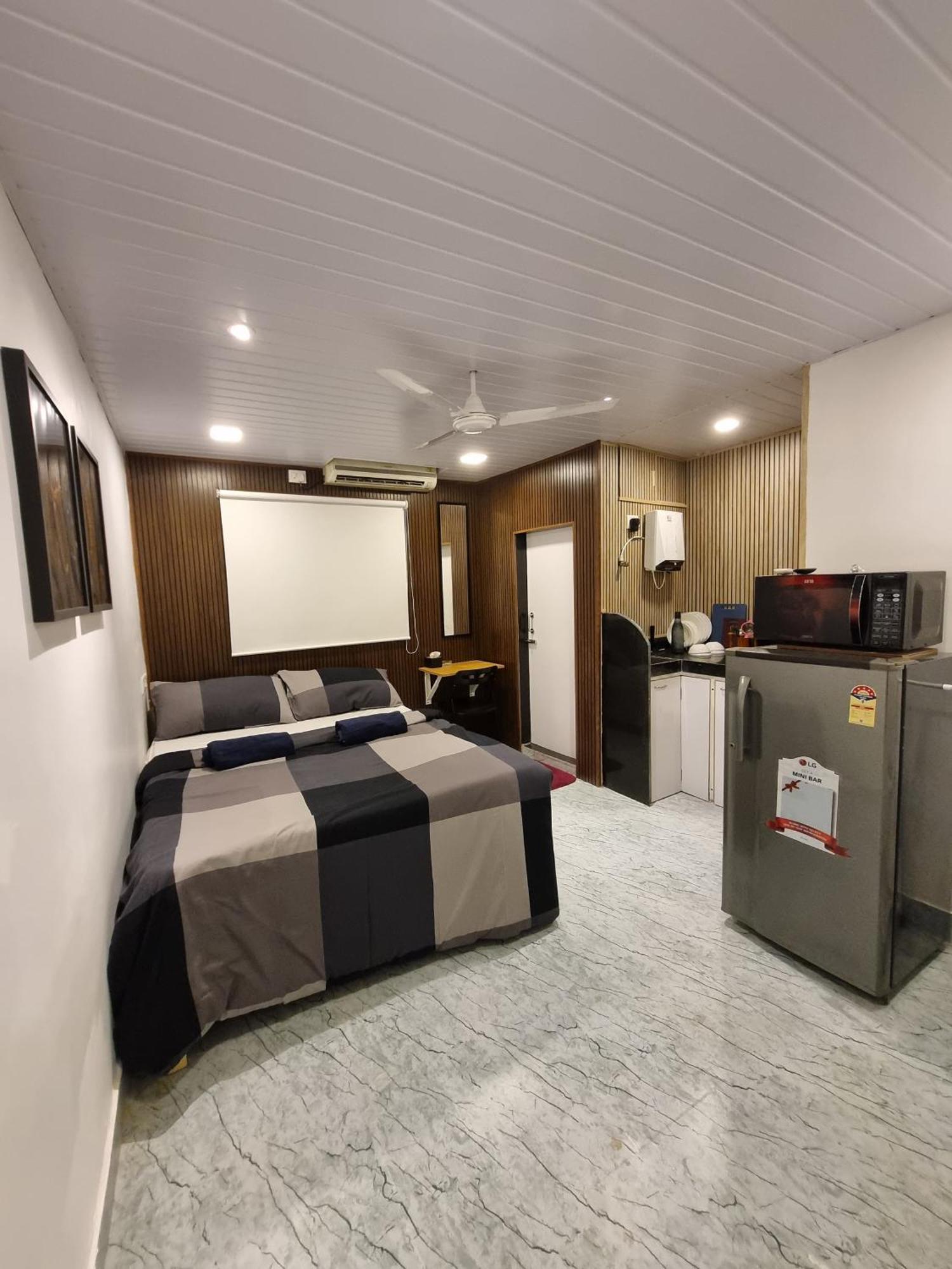 Bed & Breakfast Ecstacy - Walk Away From Carter Road Mumbai