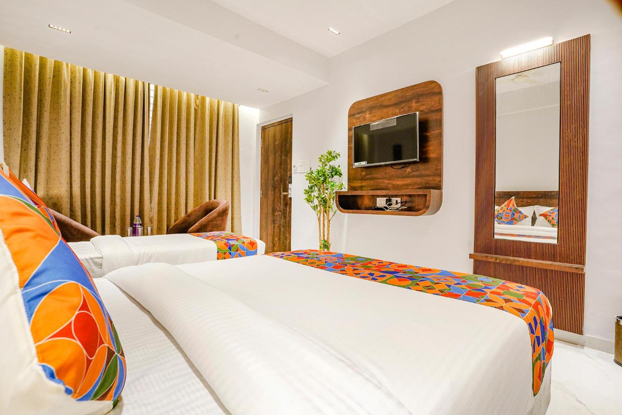 Fabhotel Peralz - Nr Boriwali Station