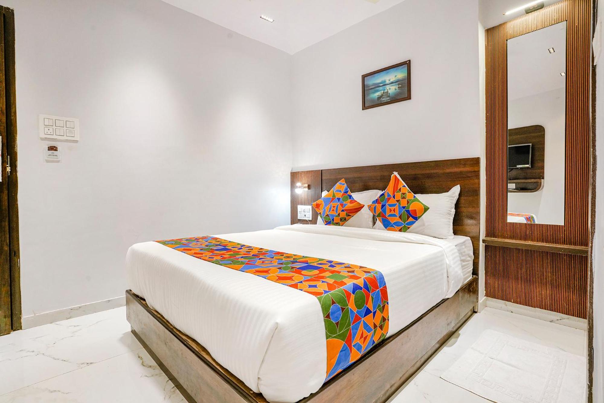 Fabhotel Peralz - Nr Boriwali Station Hotel