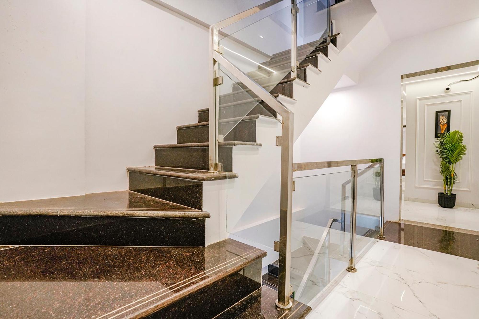 Hotel Fabhotel Peralz - Nr Boriwali Station