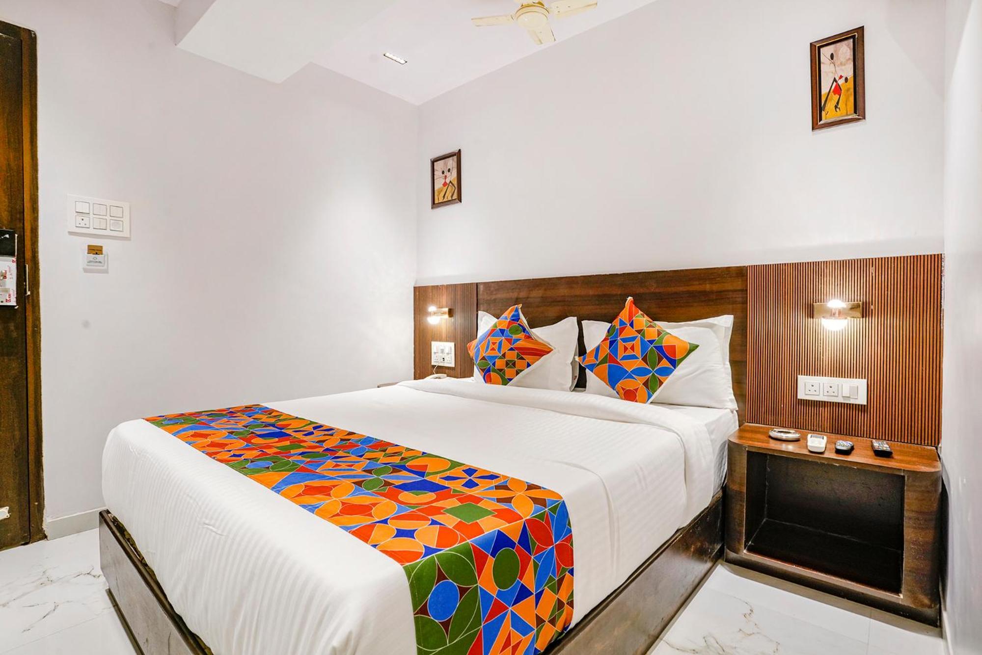 Fabhotel Peralz - Nr Boriwali Station Hotel