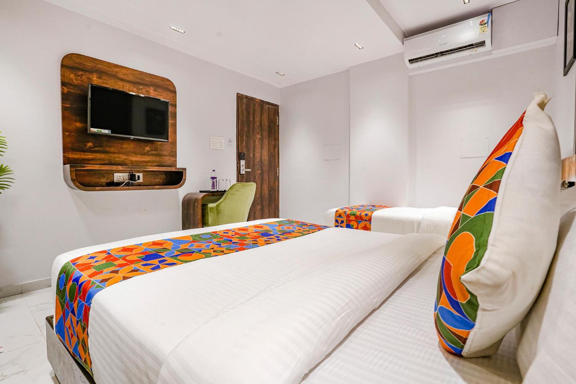 Fabhotel Peralz - Nr Boriwali Station Hotel *