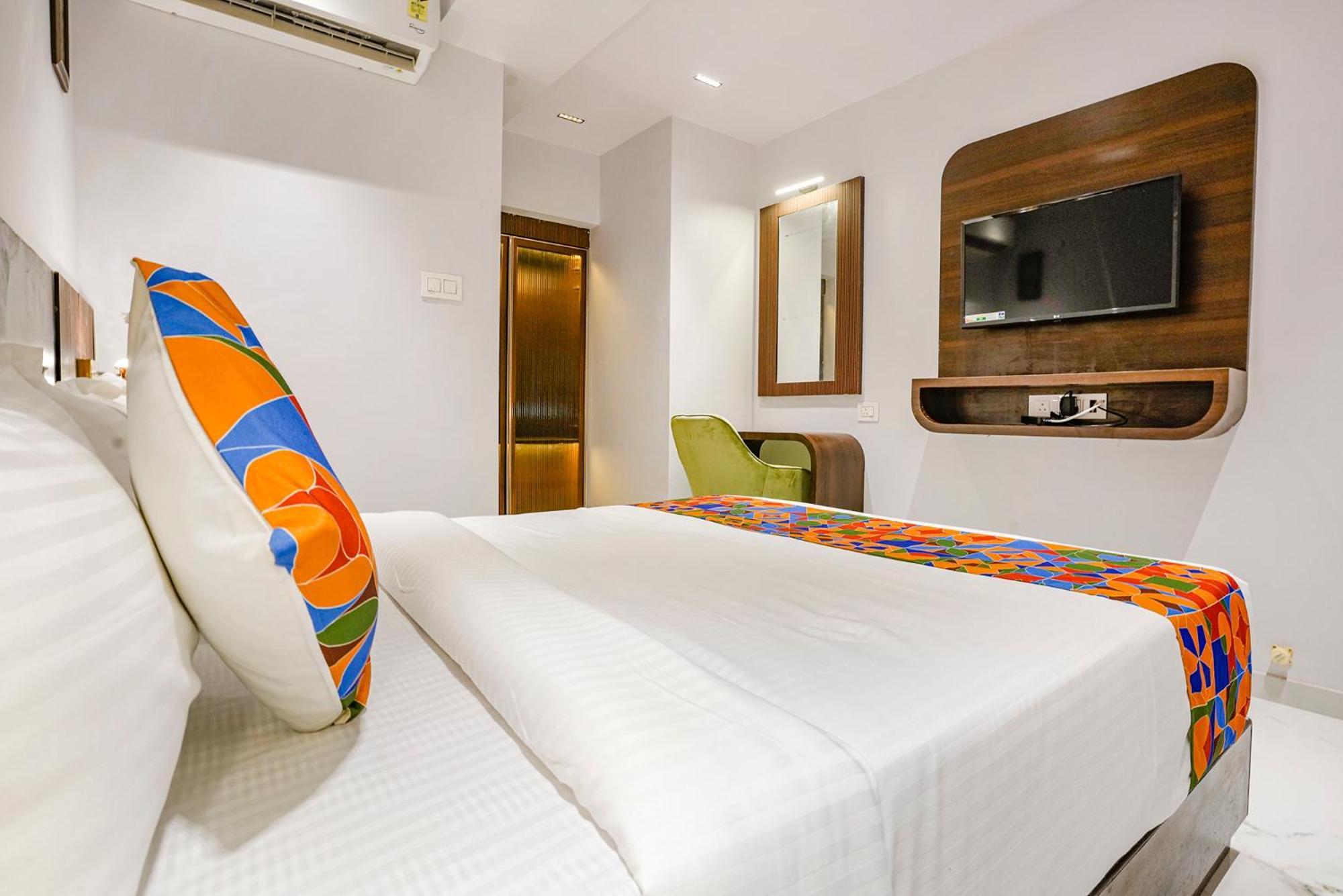 Hotel Fabhotel Peralz - Nr Boriwali Station *