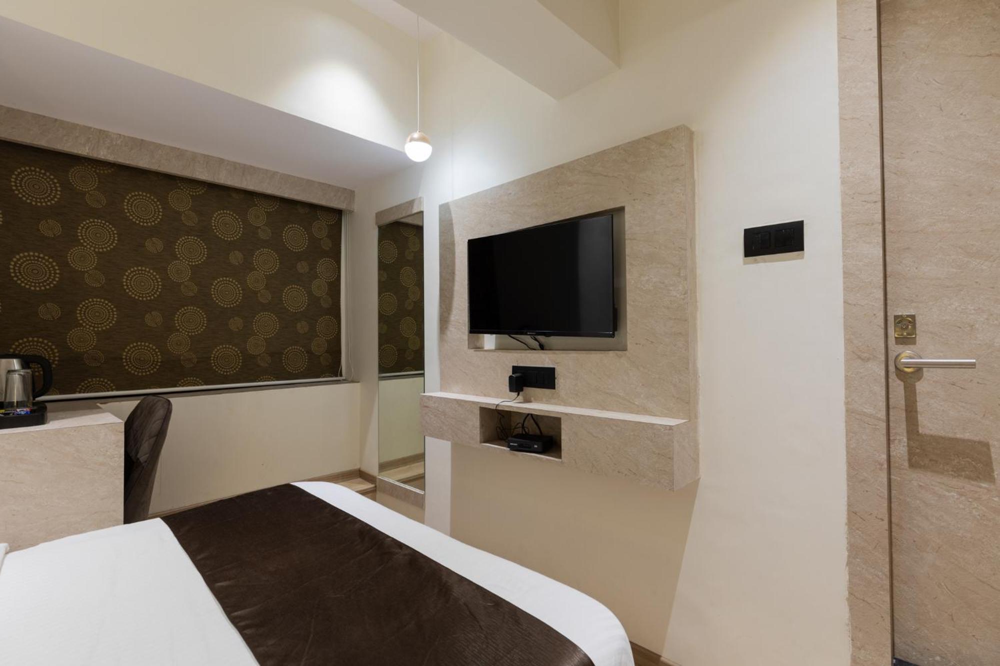 Larmont Luxury 3* Mumbai