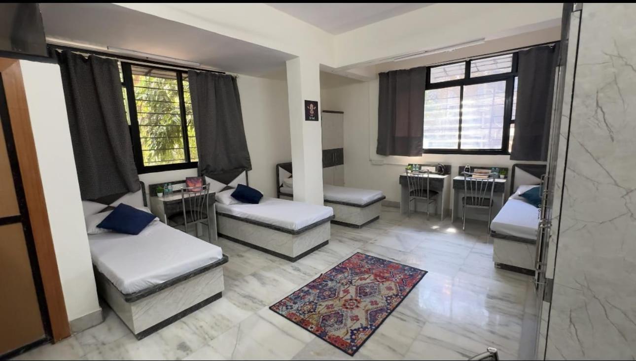 Hostel Pinaki Shared Live Mumbai