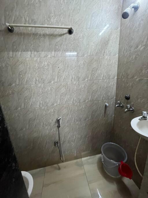 Budget Friendly 2bhk At Pali Hill *