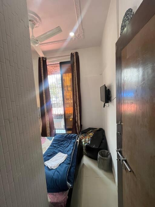 Budget Friendly 2bhk At Pali Hill Apartment *