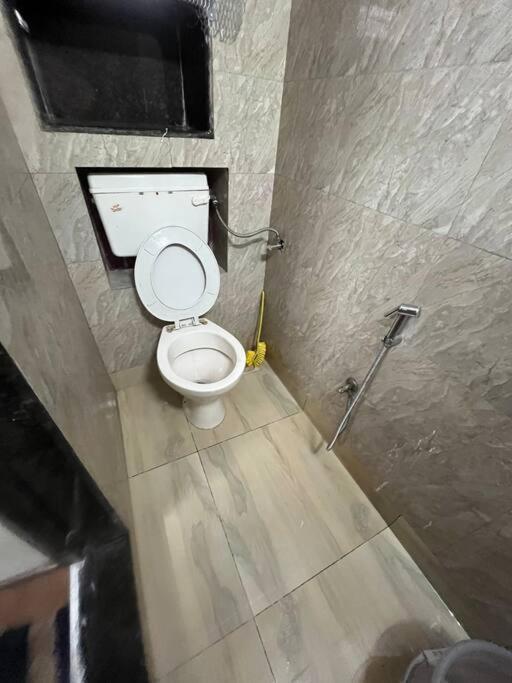 Apartment Budget Friendly 2bhk At Pali Hill Mumbai