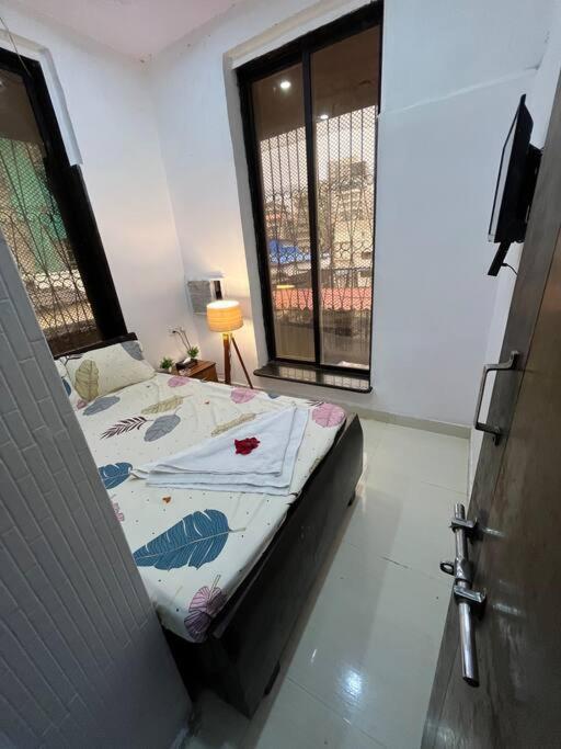 Budget Friendly 2bhk At Pali Hill Apartment