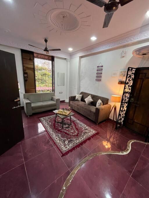 Apartment Budget Friendly 2bhk At Pali Hill