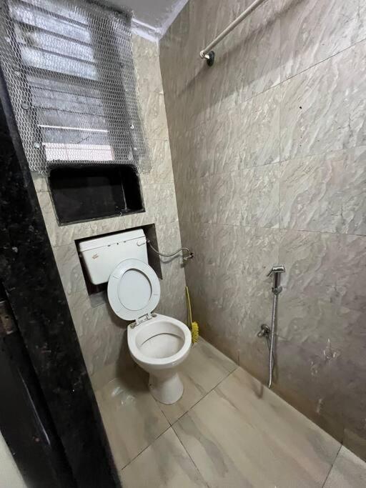 Budget Friendly 2bhk At Pali Hill Apartment *