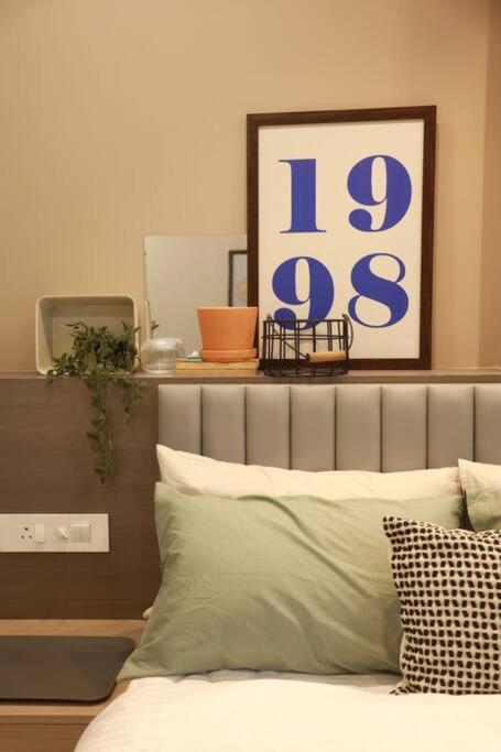 Apartment Downtown 2 And Half Bhk Appt Mahalaxmi, 1201 *
