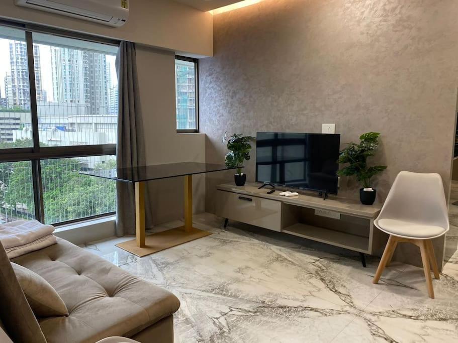 Apartment Downtown 1bhk Appt, Mahalaxmi, 601 *