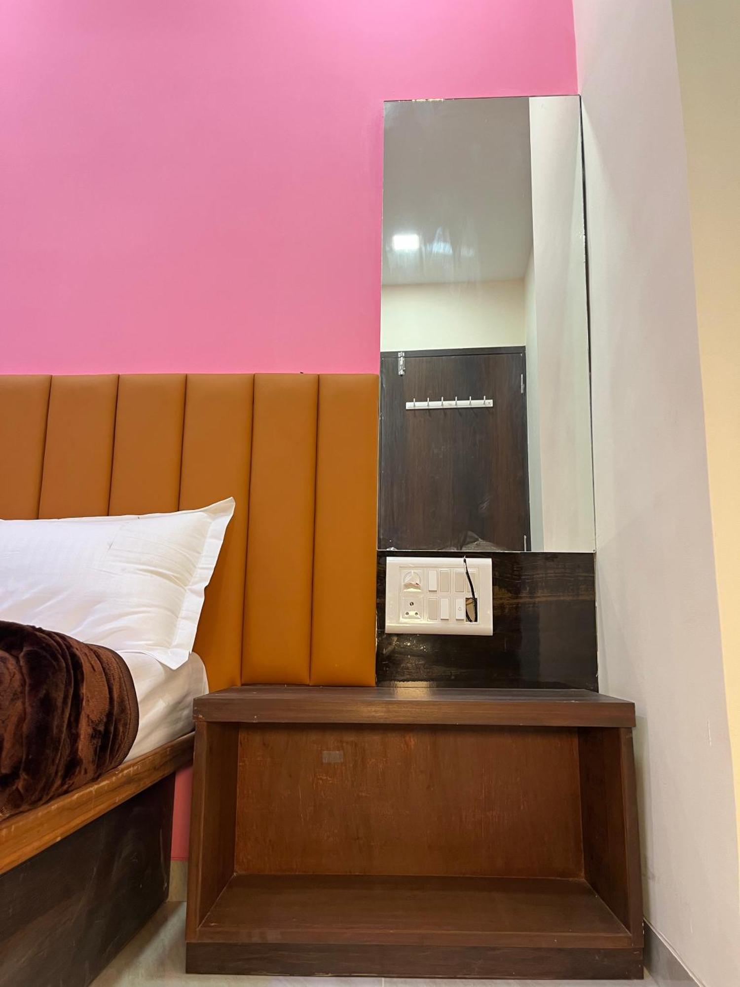 Parel Residency Hotel 3*