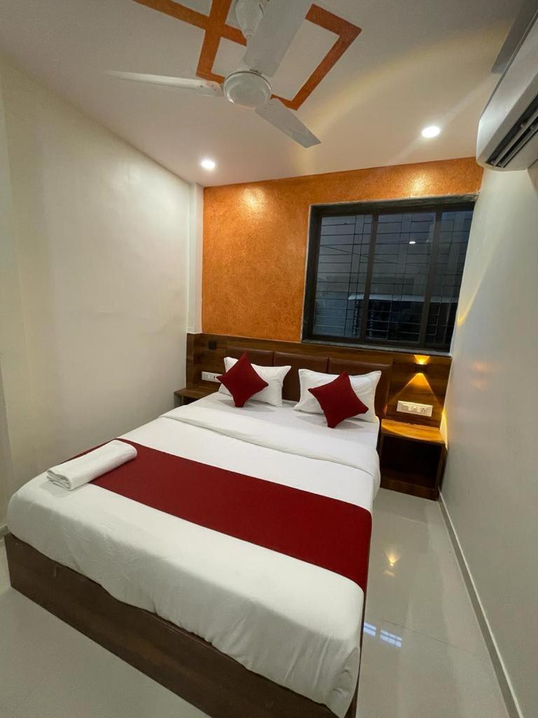Glitz Golden Sands - Nr Asalpha Metro Station Mumbai