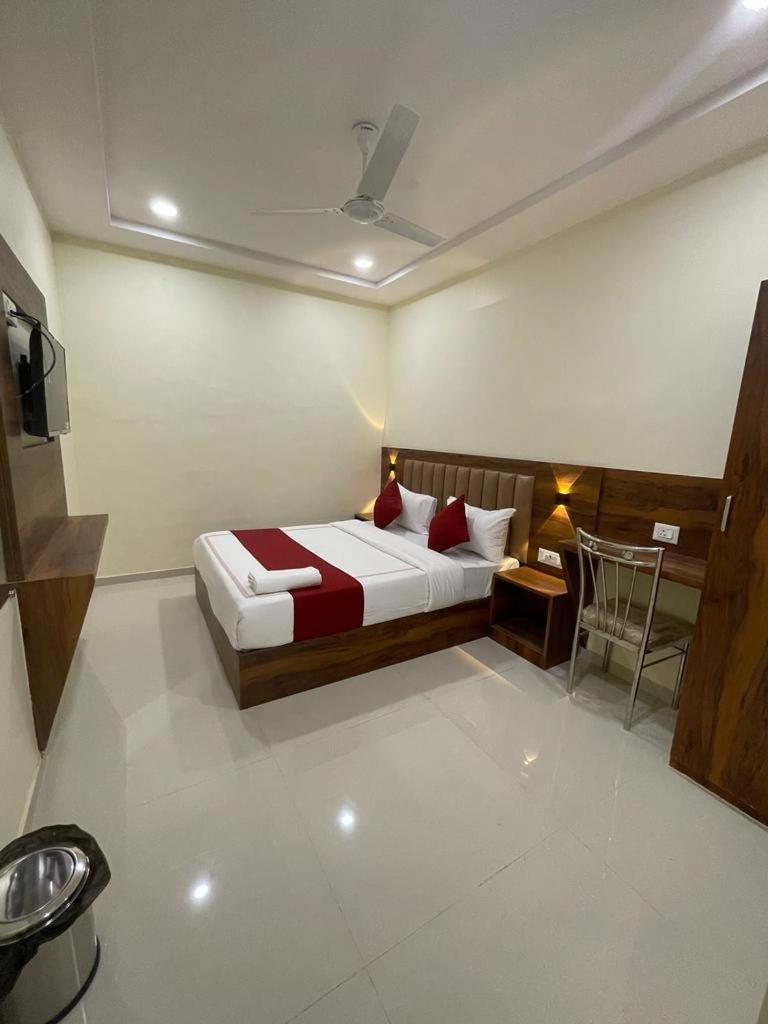 Glitz Golden Sands - Nr Asalpha Metro Station Hotel