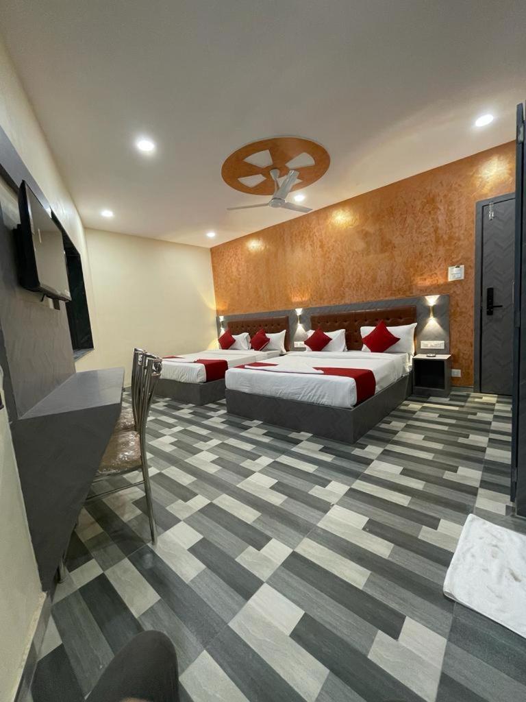 Hotel Glitz Golden Sands - Nr Asalpha Metro Station *