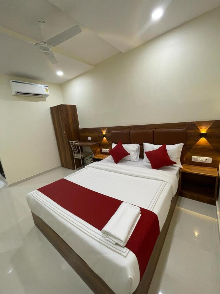 Glitz Golden Sands - Nr Asalpha Metro Station Hotel Mumbai