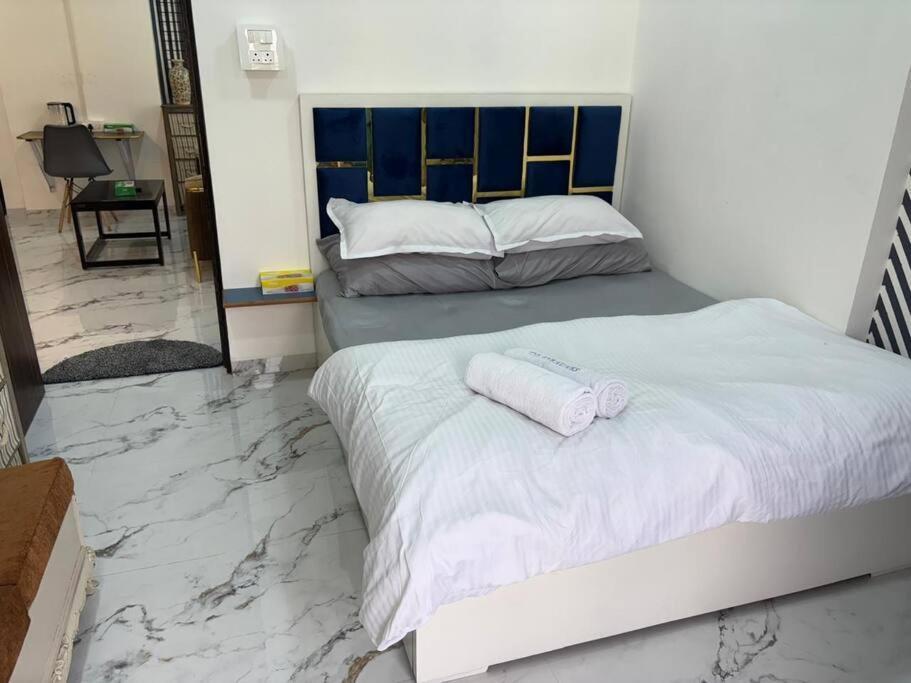Chic - Bright 1 Bhk Close To Lilavati Hospital, Bandra West 602 Mumbai