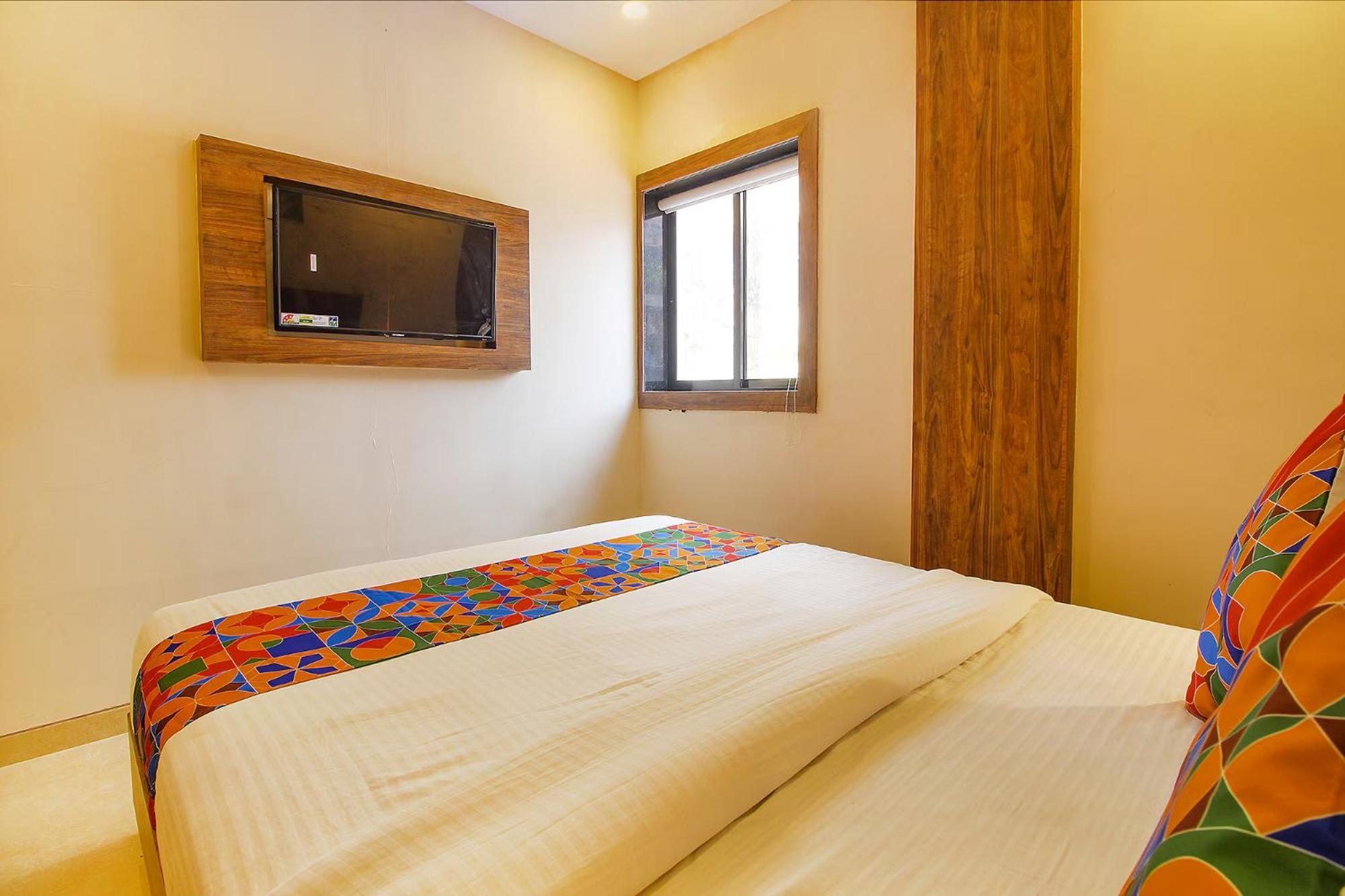 Fabhotel Peninsula - Nr Csmt Station