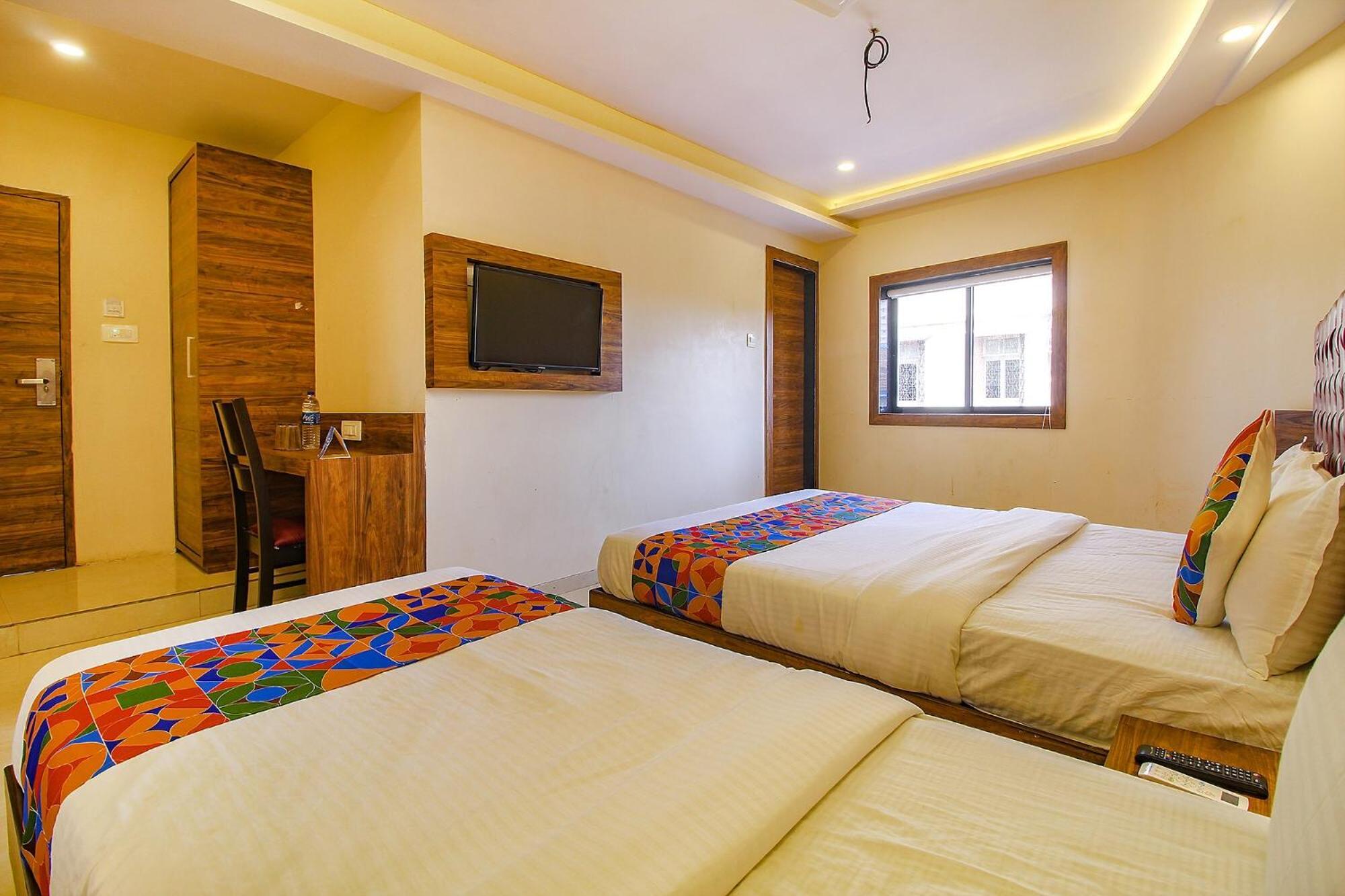 Fabhotel Peninsula - Nr Csmt Station Guest house