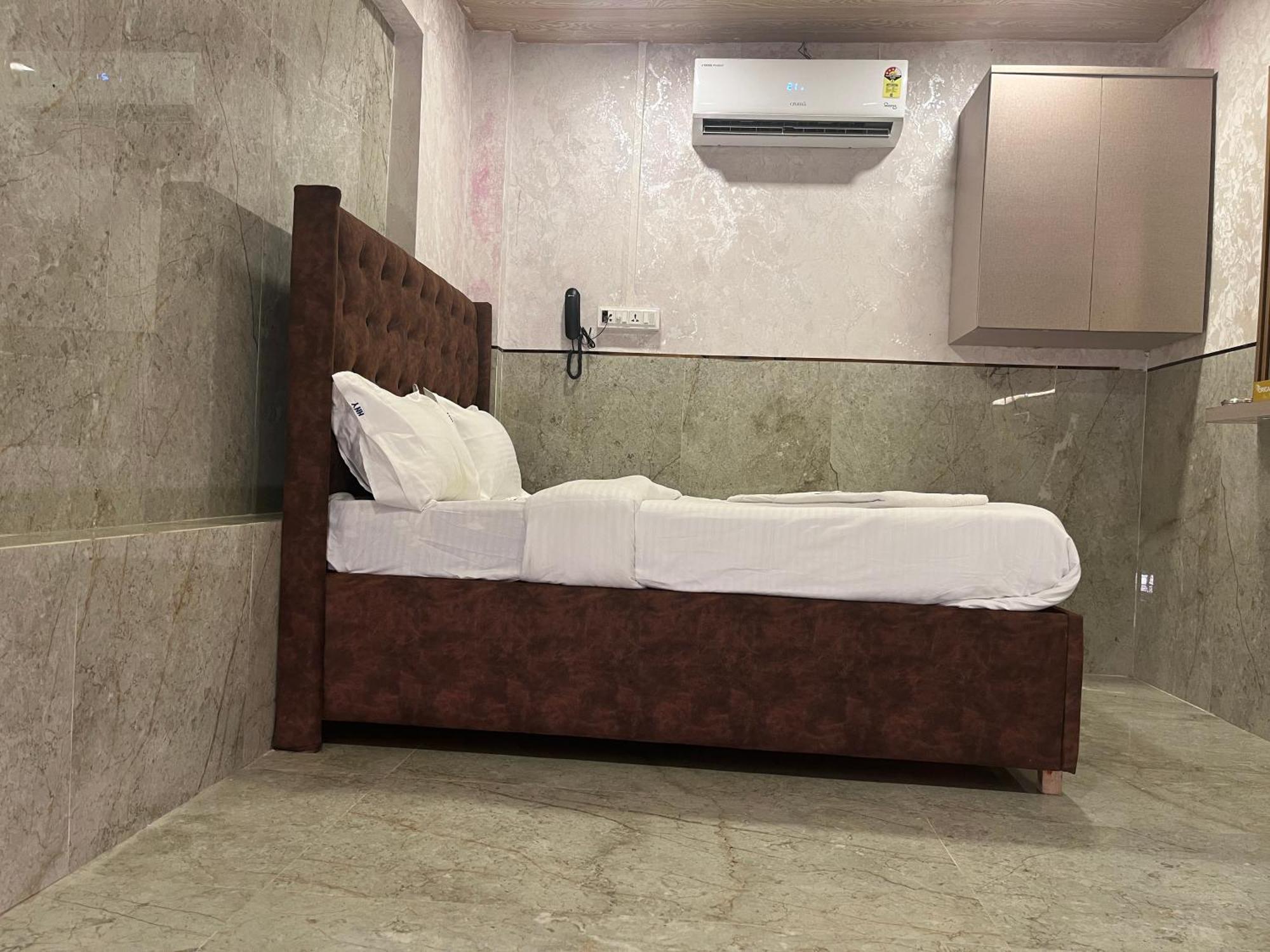 Hotel Newyork By Stayzy 3*